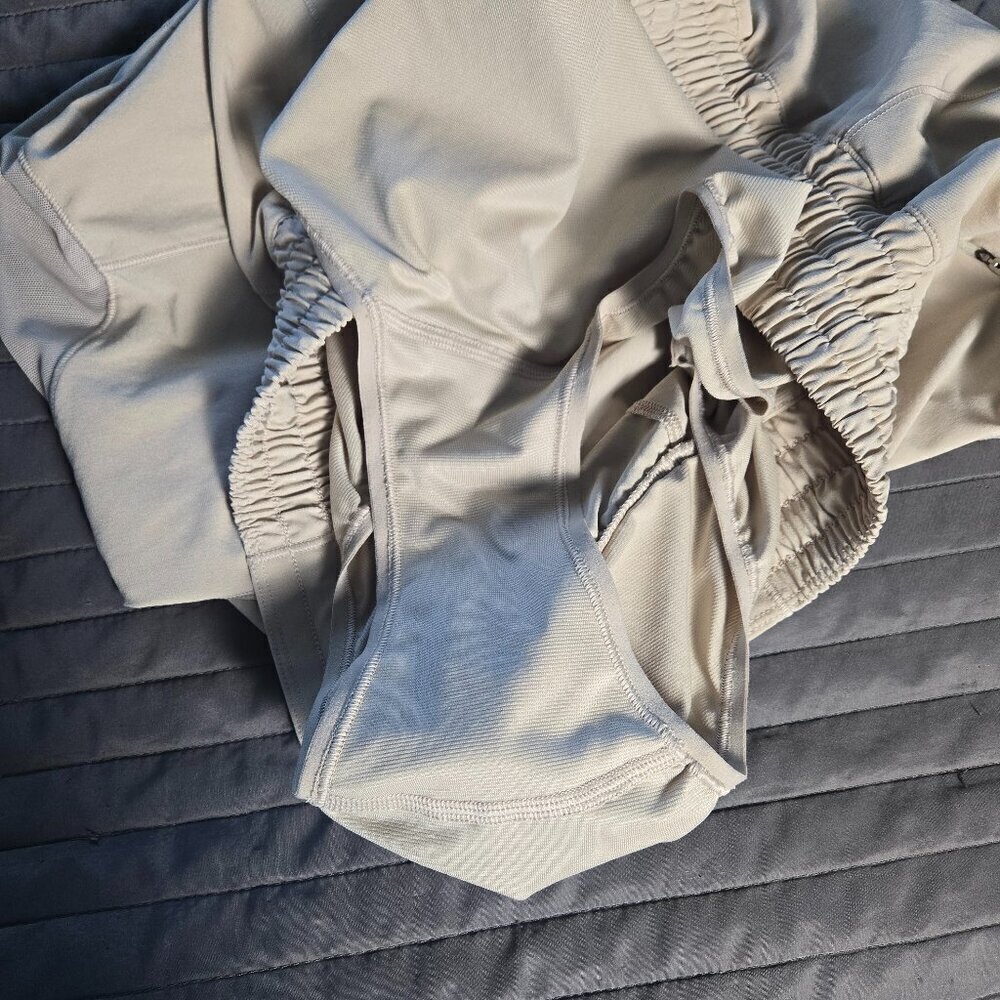 Lululemon Hotty Hot High-Rise Short 2.5" - 14 Beige/Tan - Picture 5 of 5